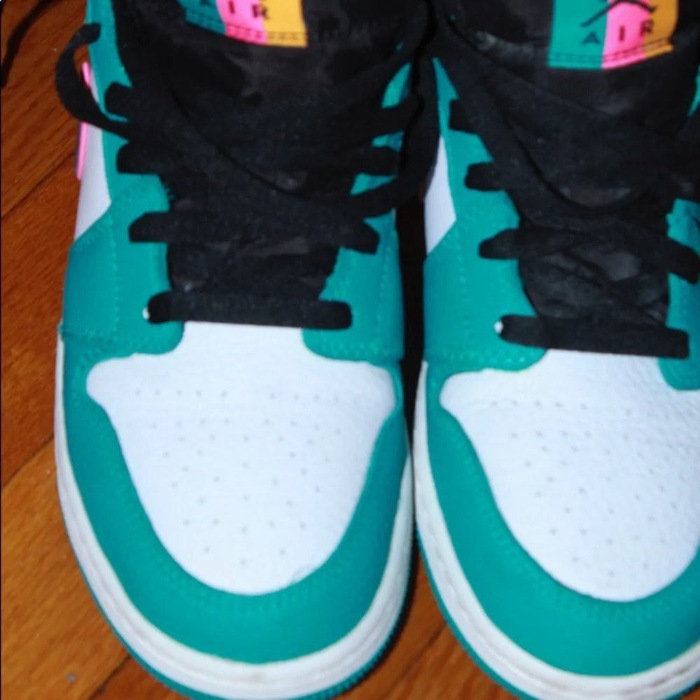 Must Go‼️ Unisex Like New Jordan 1 South Beach. Read Description 👇 - Picture 3 of 9